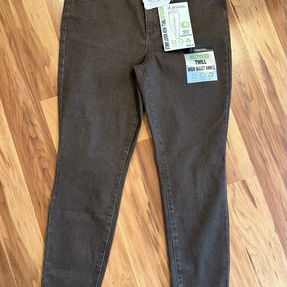 d. jeans Women's Ankle Jeans in Dark Brown